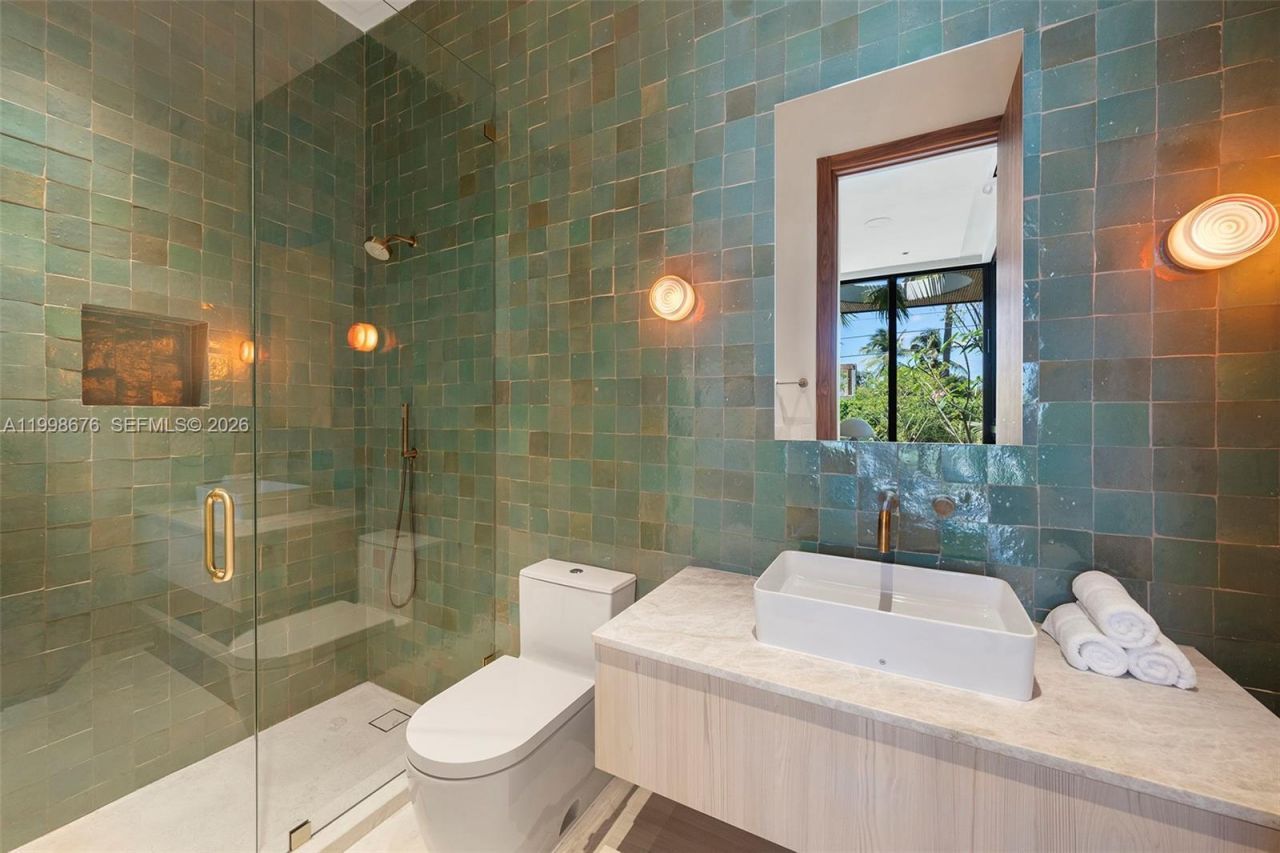 9640 W Broadview Dr, Bay Harbor Islands, FL 33154 Photo