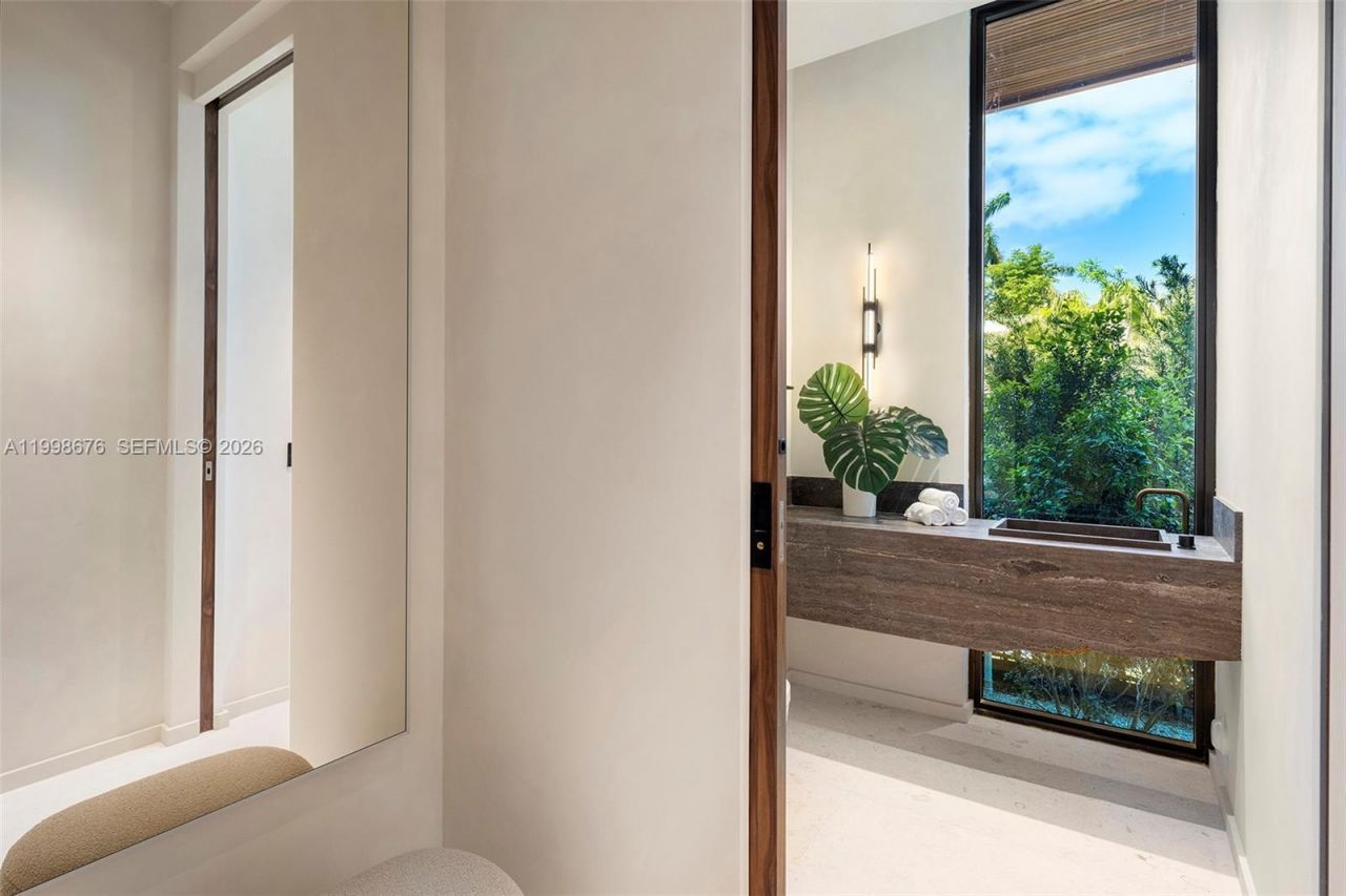 9640 W Broadview Dr, Bay Harbor Islands, FL 33154 Photo