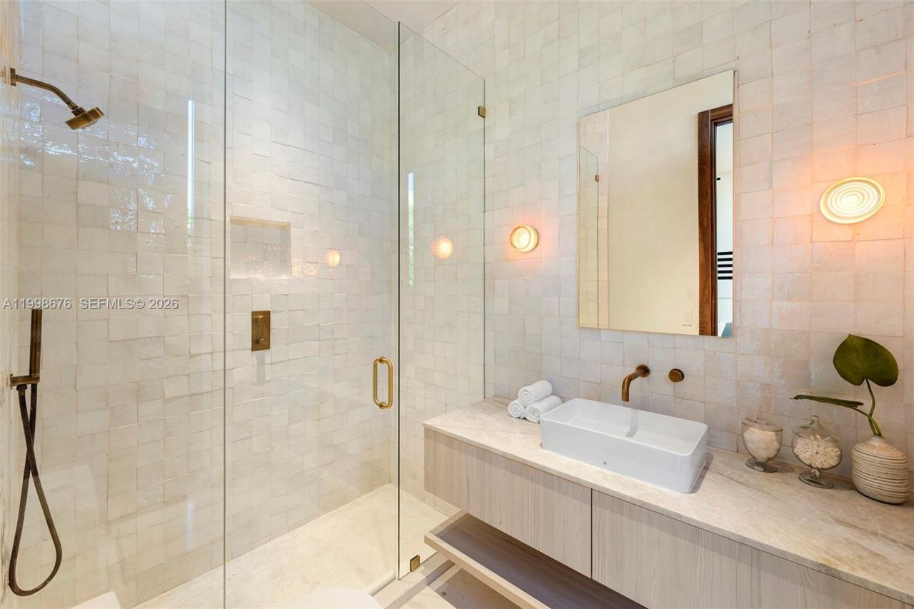 9640 W Broadview Dr, Bay Harbor Islands, FL 33154 Photo