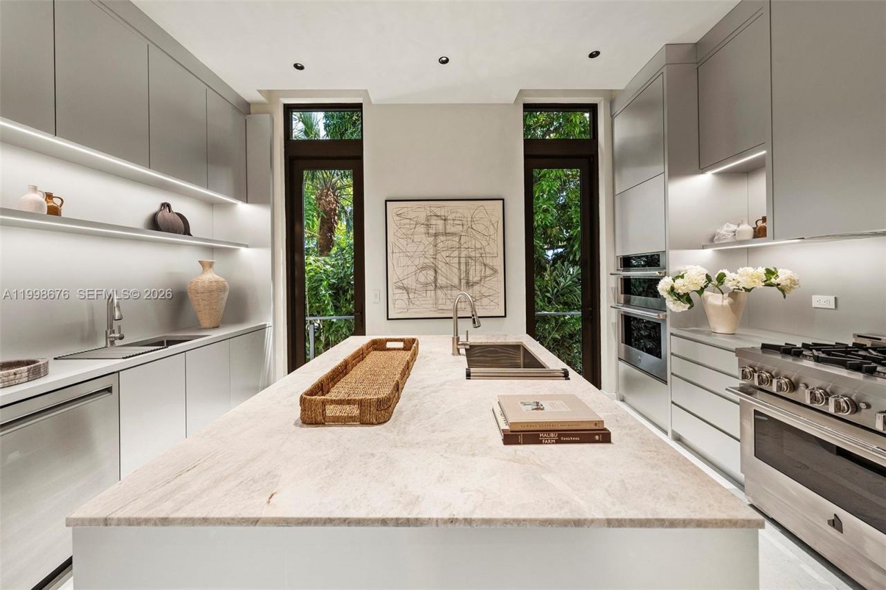 9640 W Broadview Dr, Bay Harbor Islands, FL 33154 Photo