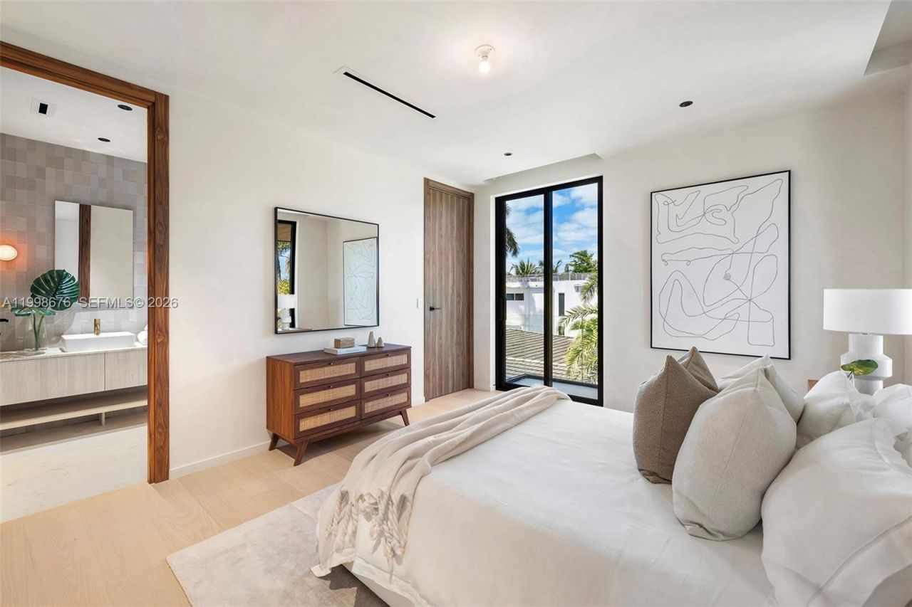 9640 W Broadview Dr, Bay Harbor Islands, FL 33154 Photo