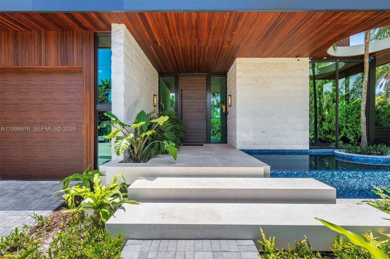 9640 W Broadview Dr, Bay Harbor Islands, FL 33154 Photo