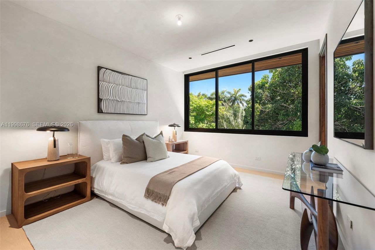 9640 W Broadview Dr, Bay Harbor Islands, FL 33154 Photo