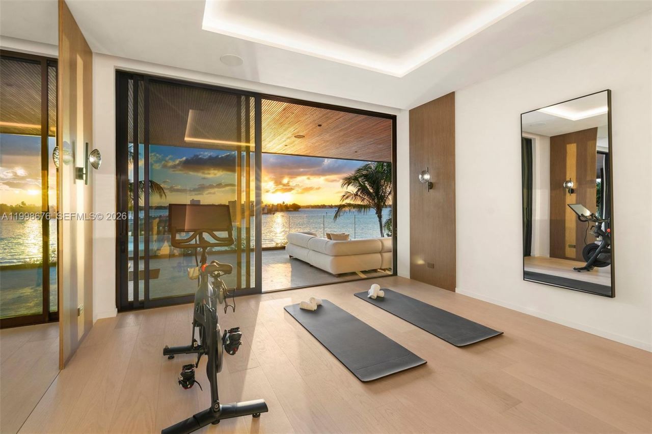 9640 W Broadview Dr, Bay Harbor Islands, FL 33154 Photo