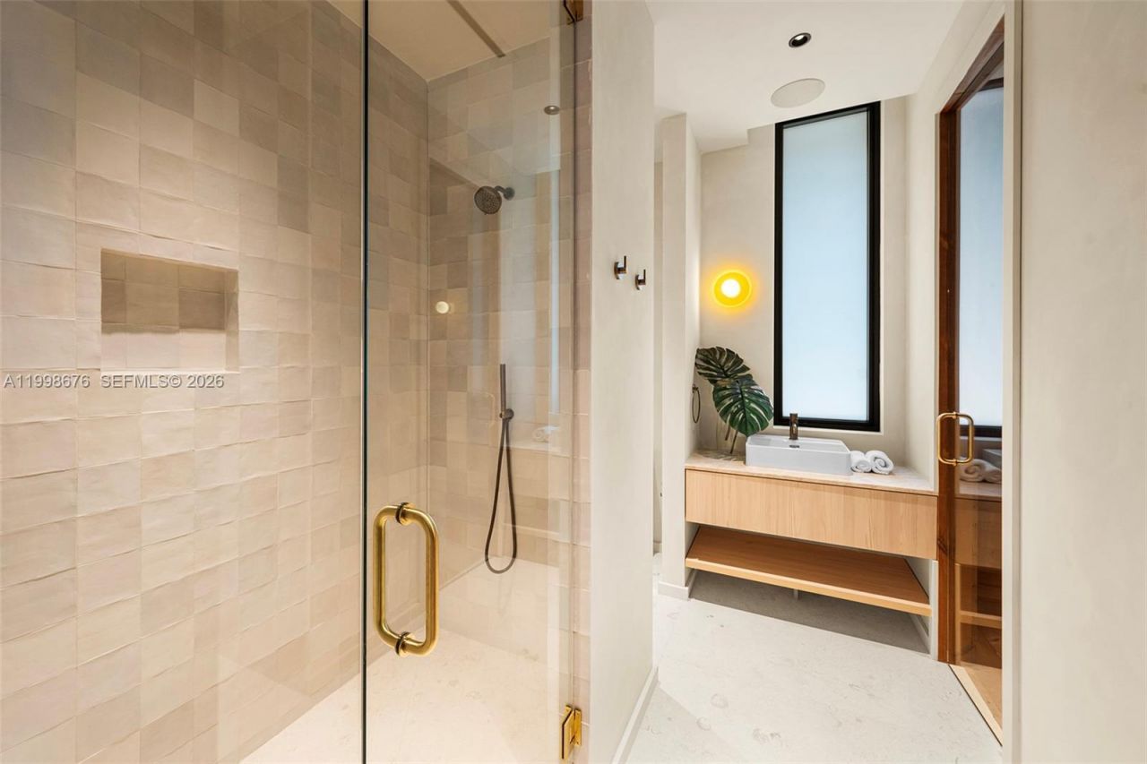 9640 W Broadview Dr, Bay Harbor Islands, FL 33154 Photo