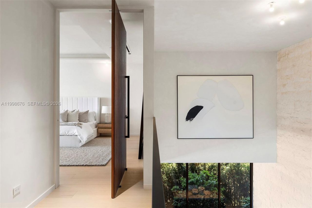 9640 W Broadview Dr, Bay Harbor Islands, FL 33154 Photo