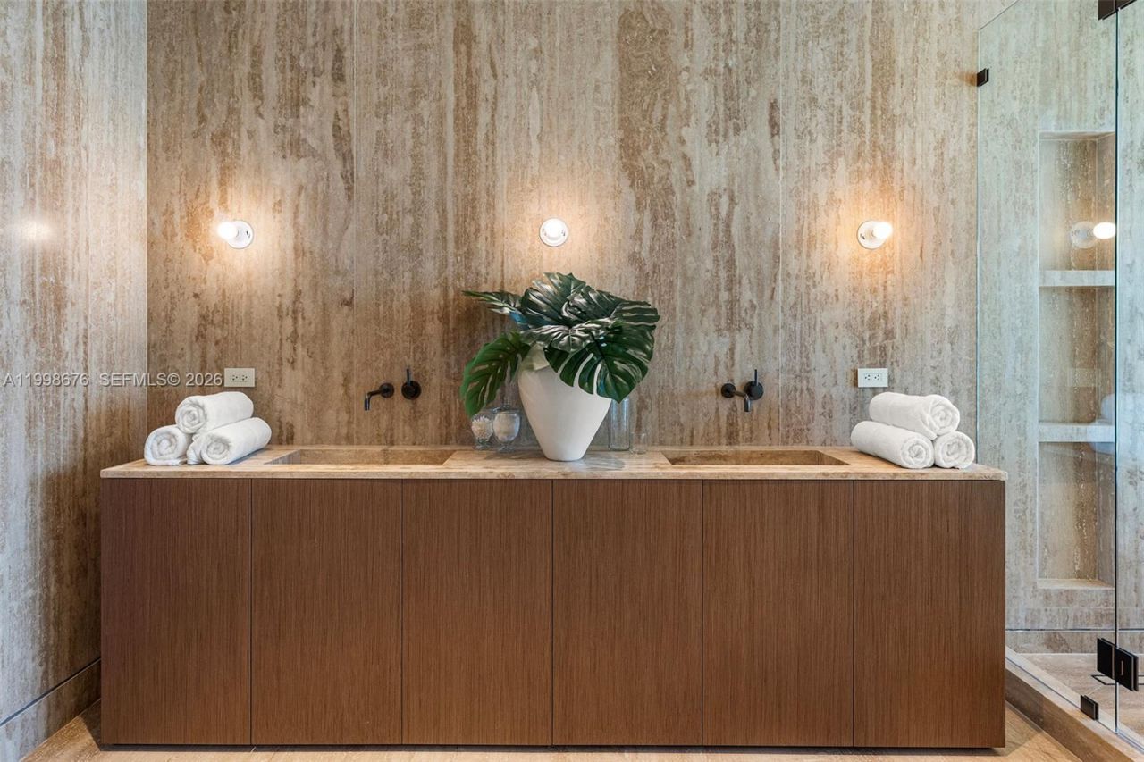 9640 W Broadview Dr, Bay Harbor Islands, FL 33154 Photo