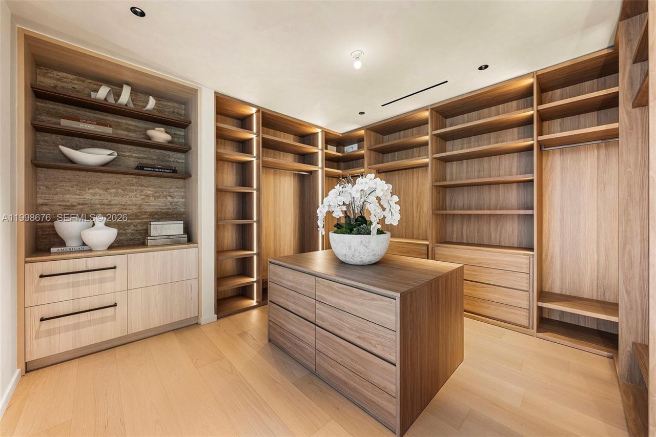 9640 W Broadview Dr, Bay Harbor Islands, FL 33154 Photo