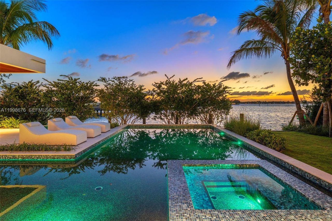 9640 W Broadview Dr, Bay Harbor Islands, FL 33154 Photo