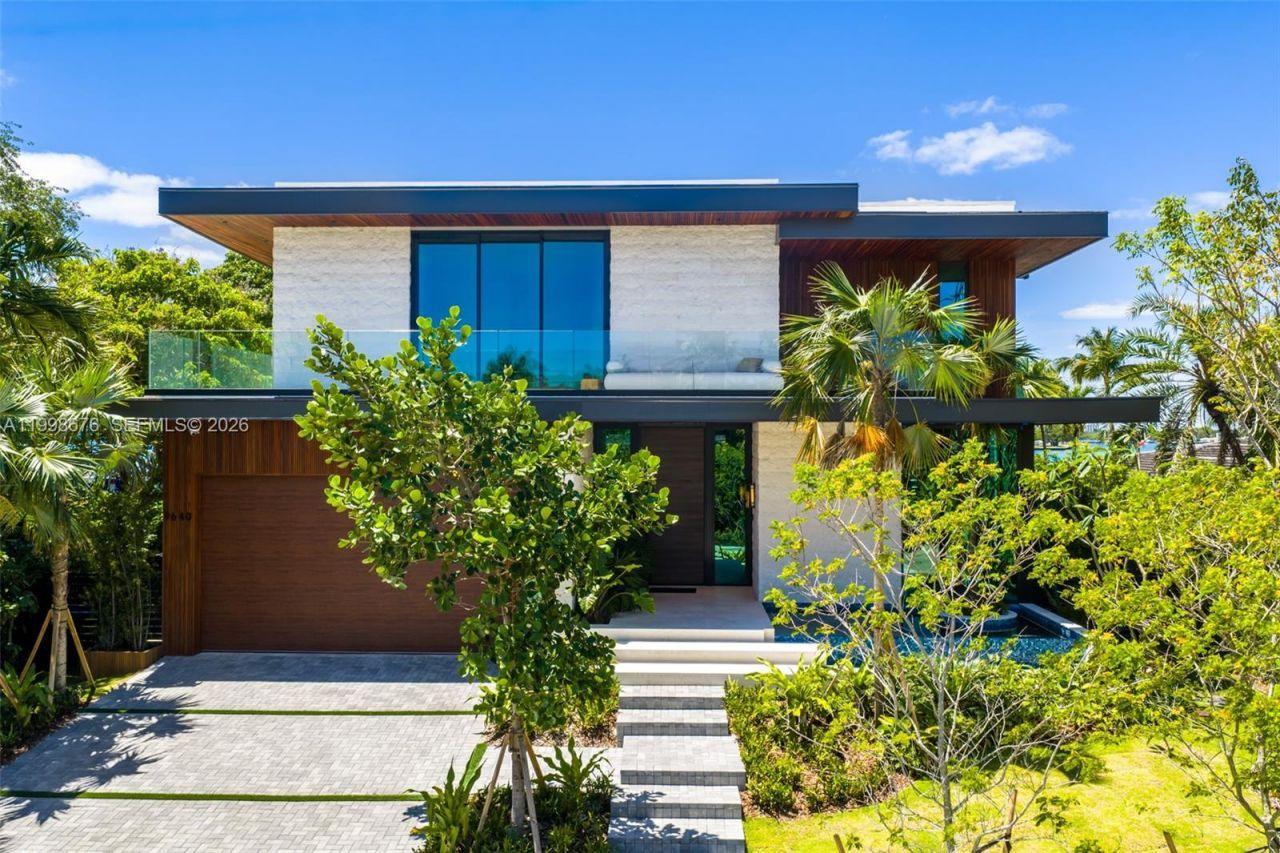 9640 W Broadview Dr, Bay Harbor Islands, FL 33154 Photo