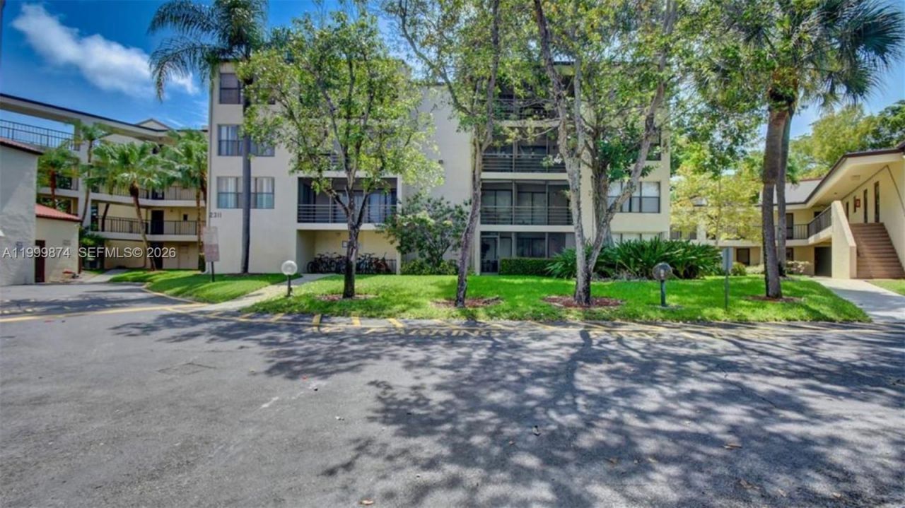 2311 S Cypress Bend Dr, Unit 419A, Pompano Beach, FL 33069 Photo