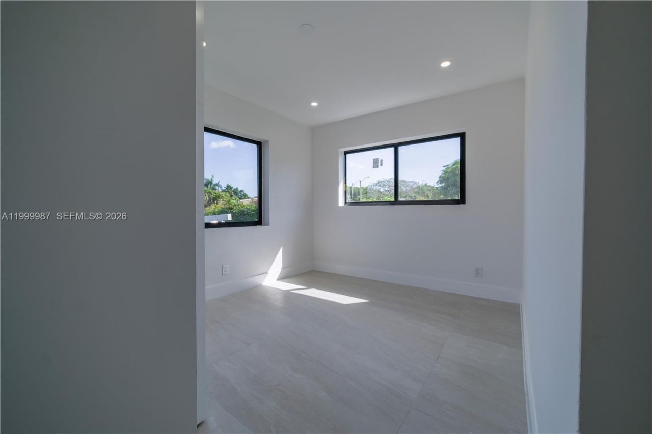 8220 SW 29th St, Miami, FL 33155 Photo