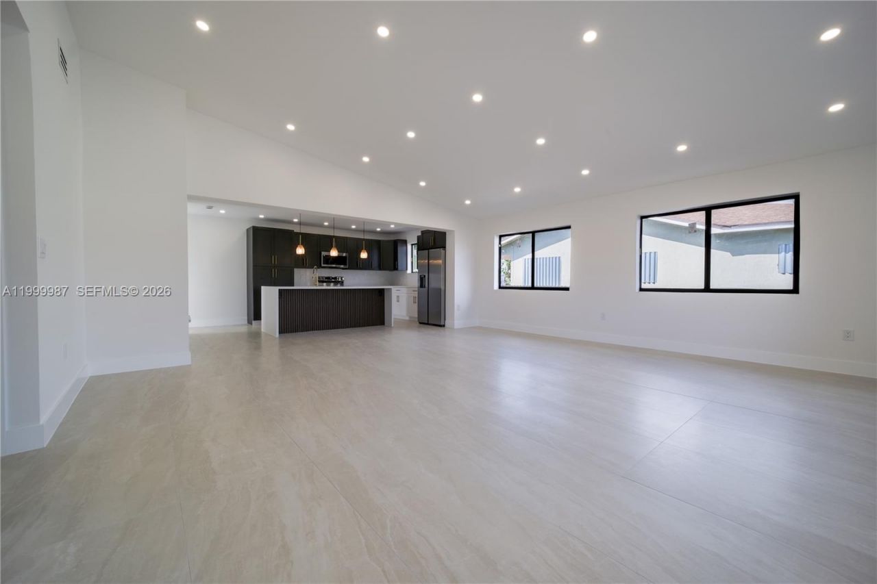 8220 SW 29th St, Miami, FL 33155 Photo