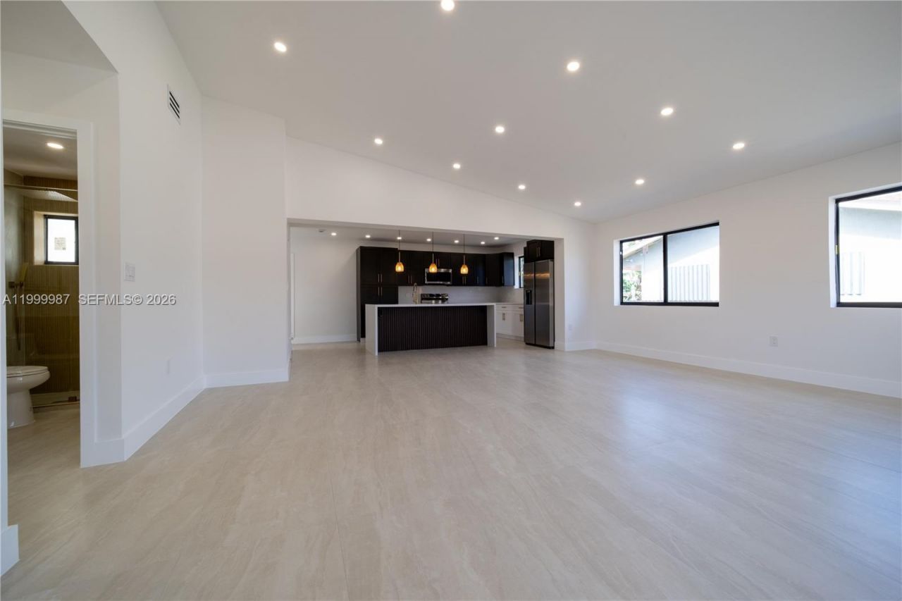 8220 SW 29th St, Miami, FL 33155 Photo