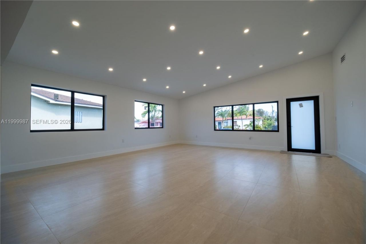 8220 SW 29th St, Miami, FL 33155 Photo