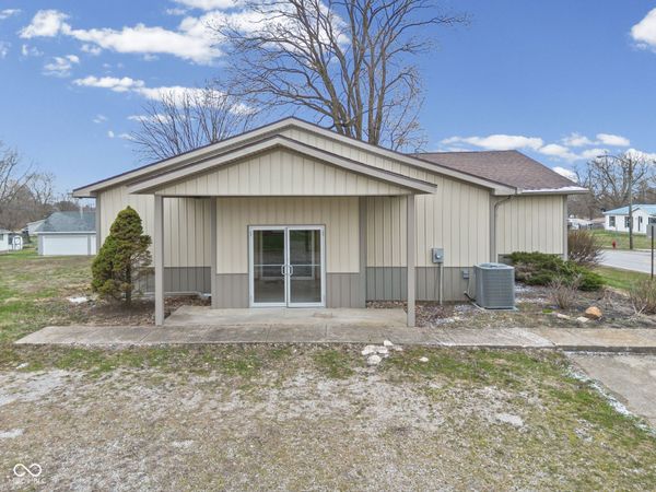 307 S High Street, West Lebanon, IN 47991