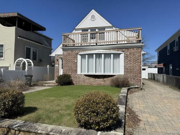 525 E Olive Street, Unit Upper, Long Beach, NY 11561