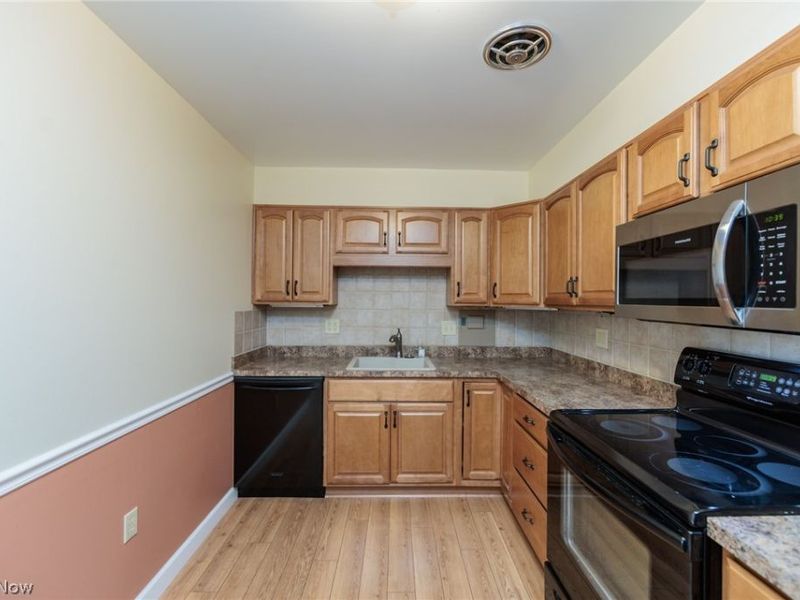 3167 Linden Road, Unit 204, Rocky River, OH 44116 Photo 3