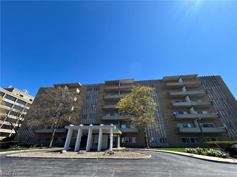 3167 Linden Road, Unit 204, Rocky River, OH 44116 Photo 3