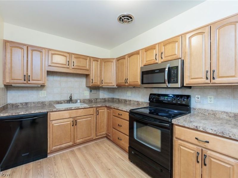3167 Linden Road, Unit 204, Rocky River, OH 44116 Photo 4