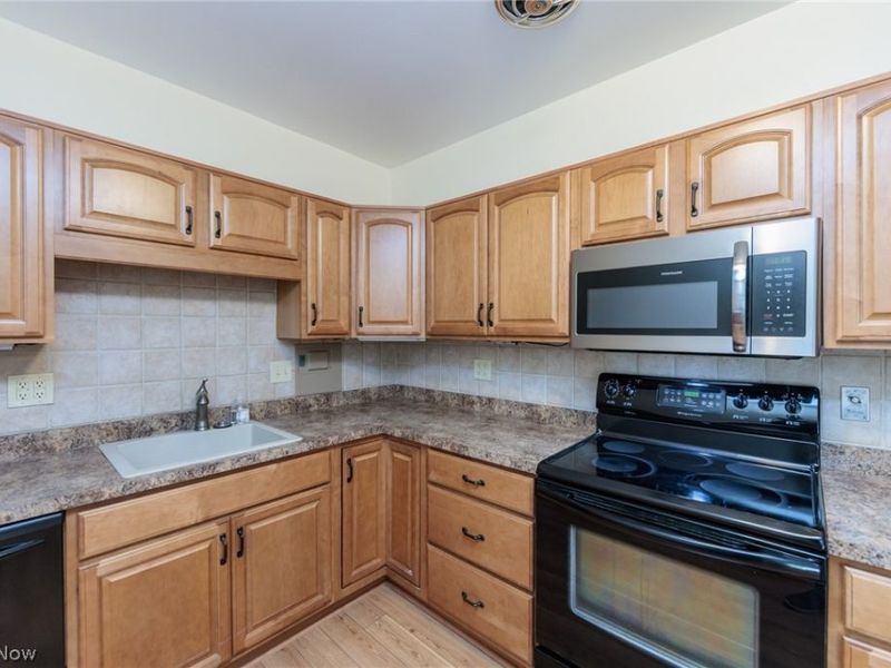 3167 Linden Road, Unit 204, Rocky River, OH 44116 Photo 9