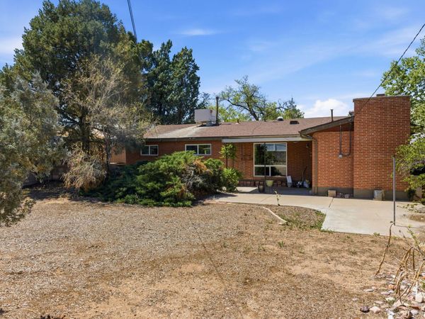 1204 Arizona Street NE, Albuquerque, NM 87110