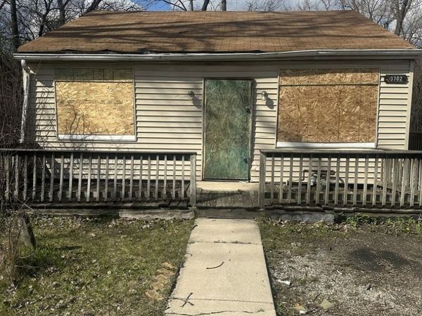 3702 Lincoln Lane E, Robbins, IL 60472