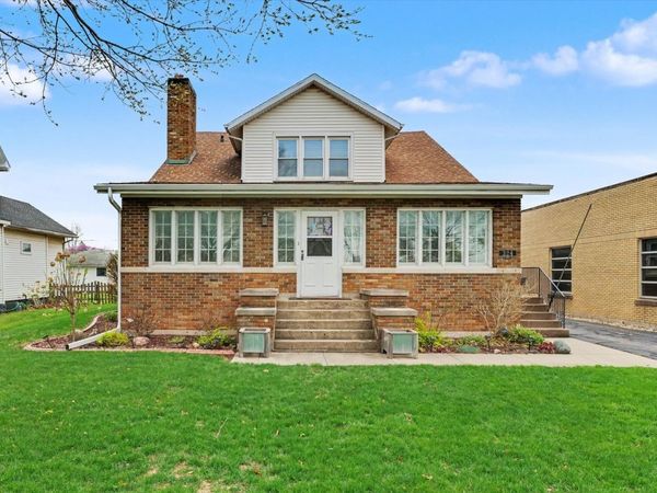 324 S Sangamon Avenue, Gibson City, IL 60936