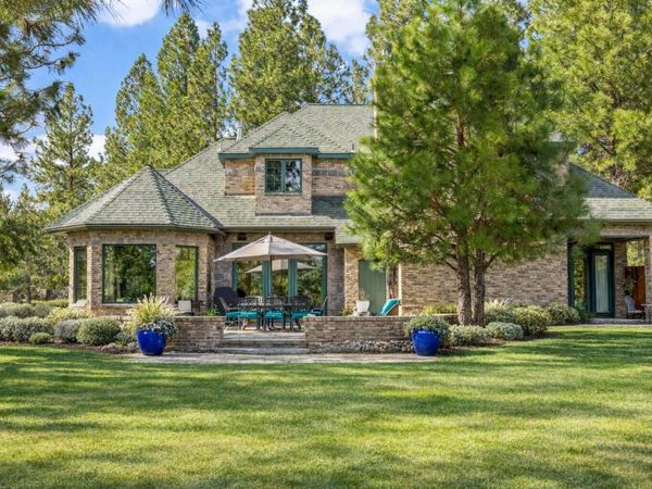 17041 Lady Caroline Drive, Sisters, OR 97759