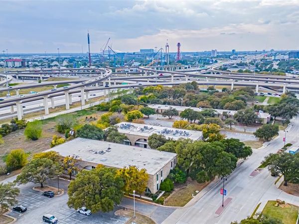 2660 E Lamar Boulevard , Arlington, TX 76011