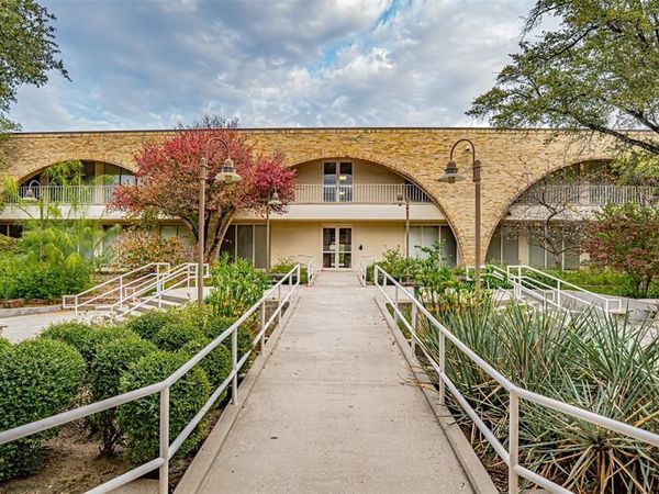 2660 E Lamar Boulevard, Arlington, TX 76011