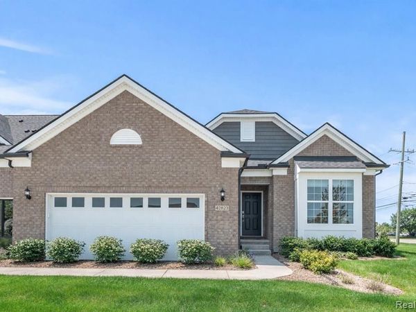 42823 Arbor Drive, Clinton Twp, MI 48038
