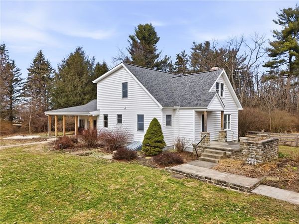 220 W Cruikshank Rd, Butler, PA 16002