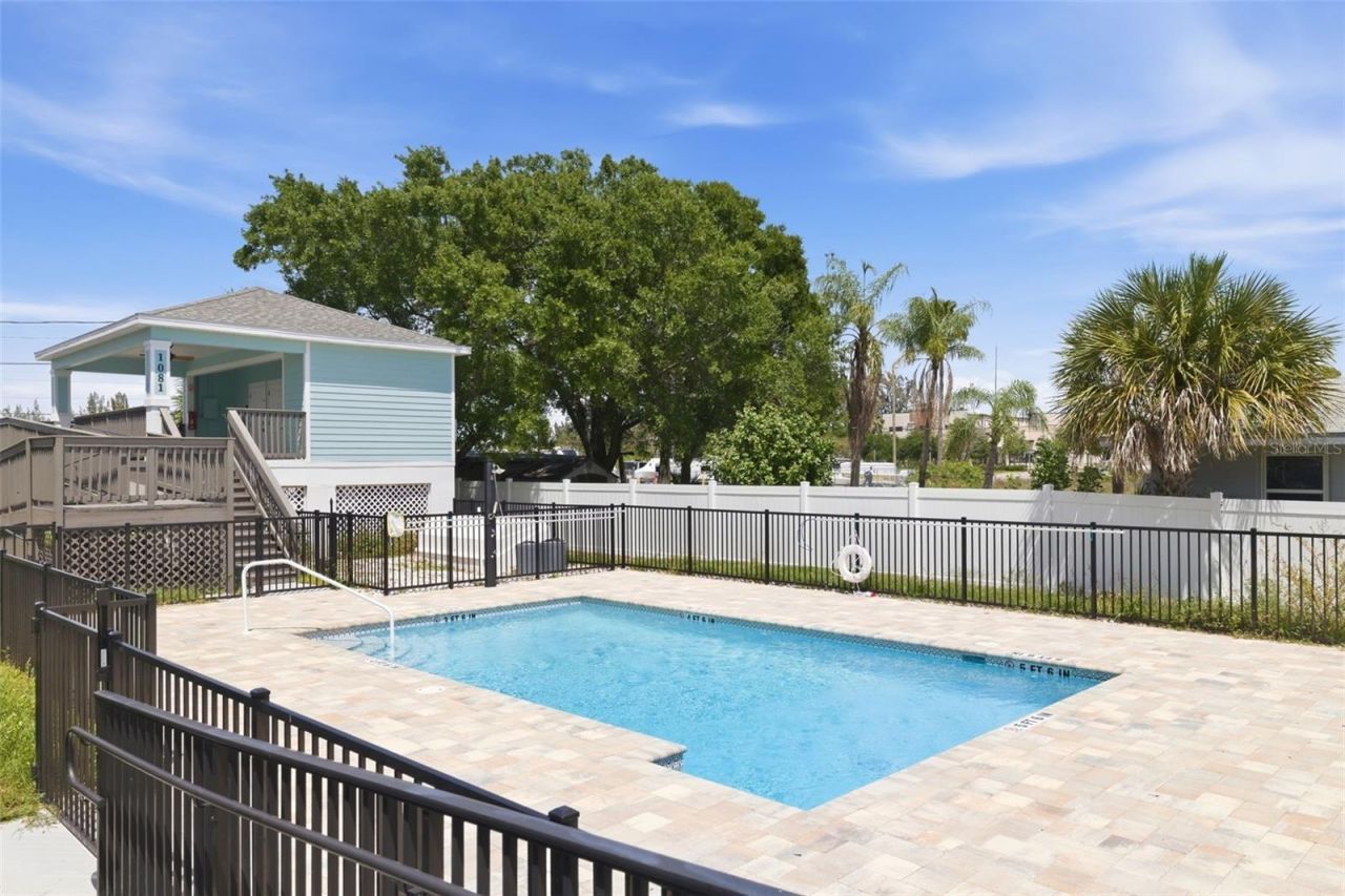 1225 Savona Drive Ne, Saint Petersburg, FL 33702 Photo