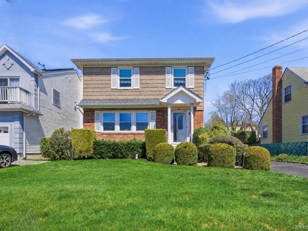 150 Hughes Place, Albertson, NY 11507