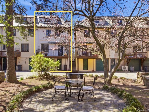 8 Parkway Drive, Pelham, NY 10803