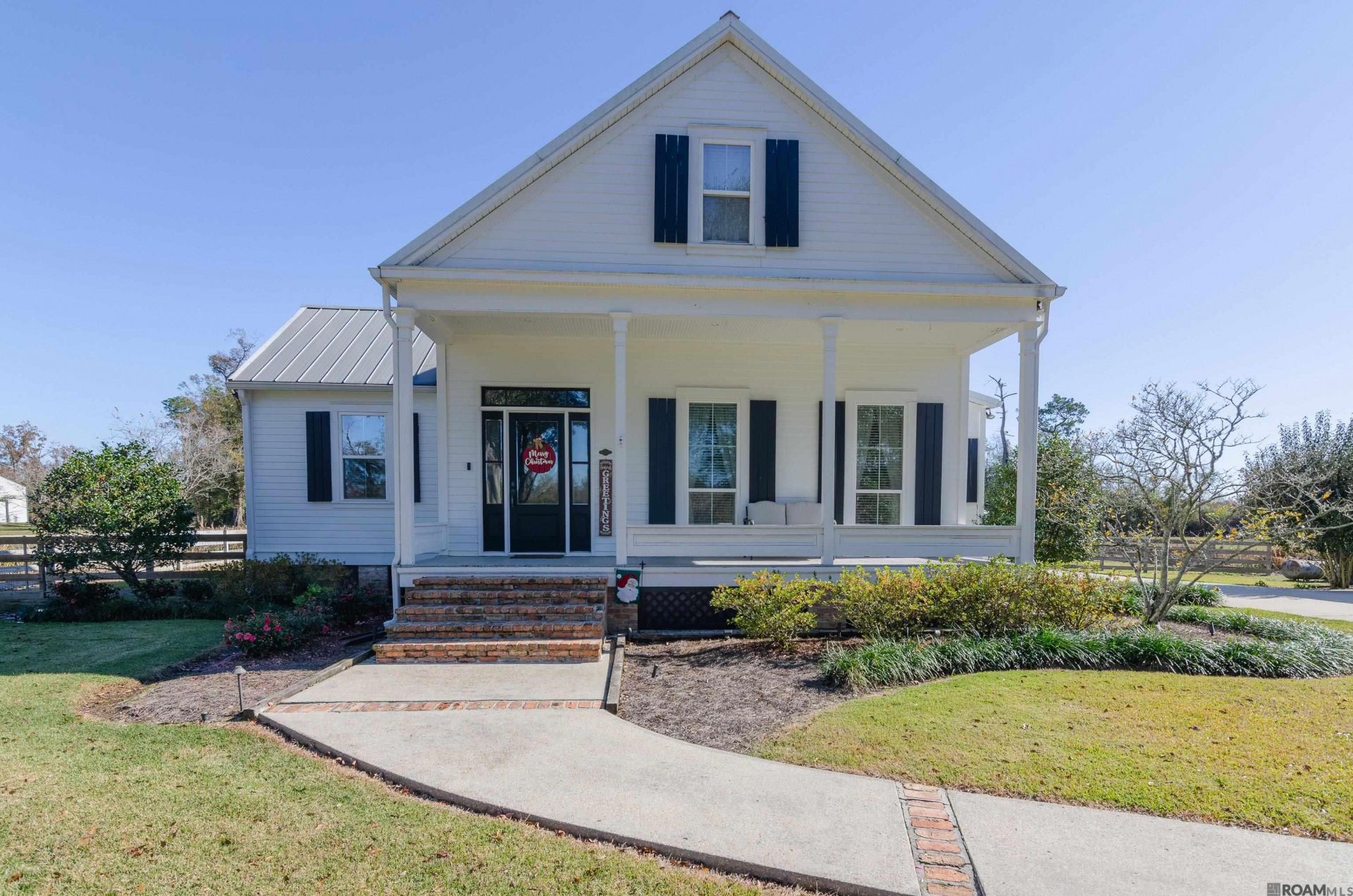 20452 Camille Dr, Springfield, LA 70462 Main Photo