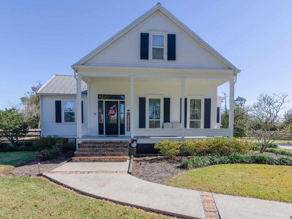 20452 Camille Dr, Springfield, LA 70462