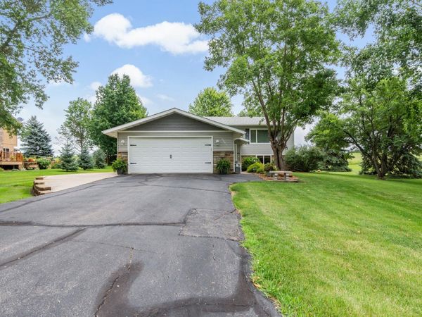 2001 Ridgewood Drive NW, Alexandria, MN 56308