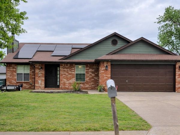 3807 W Locust Street , Rogers, AR 72756