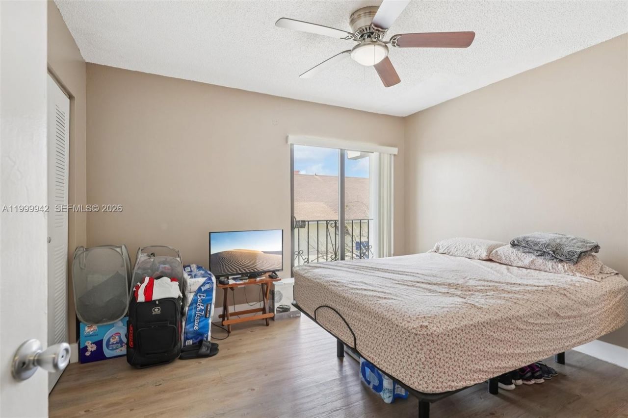 8389 NW 8th St, Miami, FL 33126 Photo