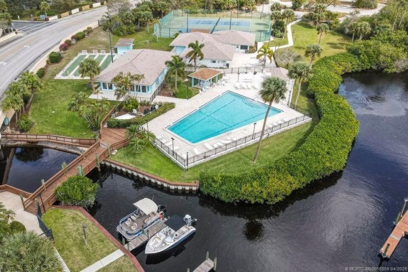 1550 NE 13th Terrace, Unit B16, Jensen Beach, FL 34957 Photo