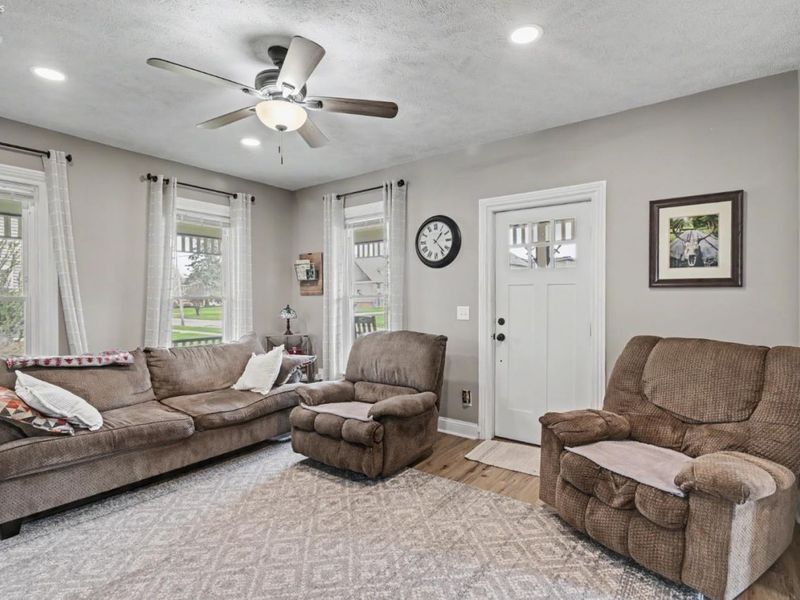 92 S Main Street, New London, OH 44851 Photo 6