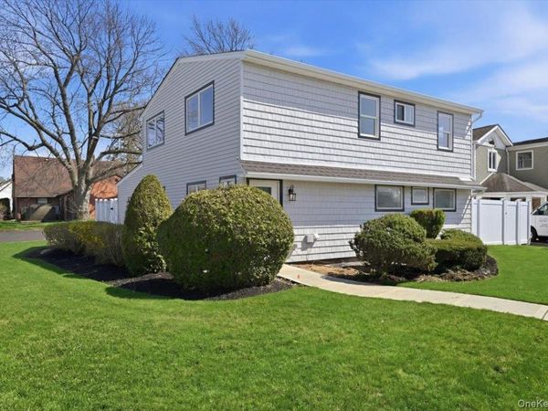 61 Gardiners Avenue , Levittown, NY 11756