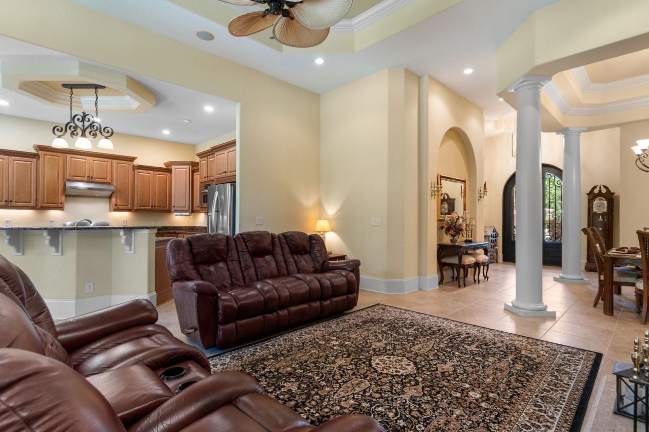 9891 Bellasera Circle Photo 14