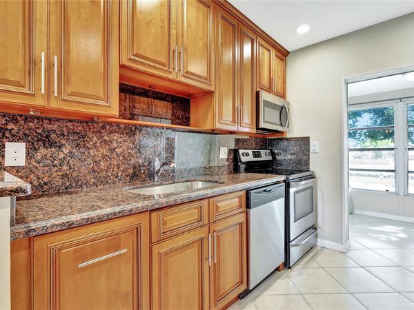 7290 NW 1st Street, Unit 205, Margate, FL 33063