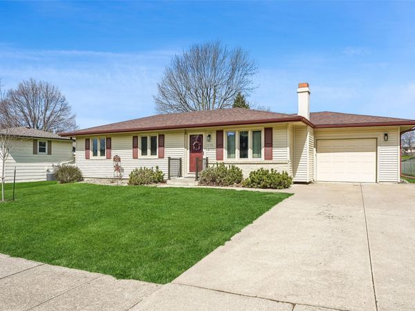 1530 S 15th Avenue W, Newton, IA 50208