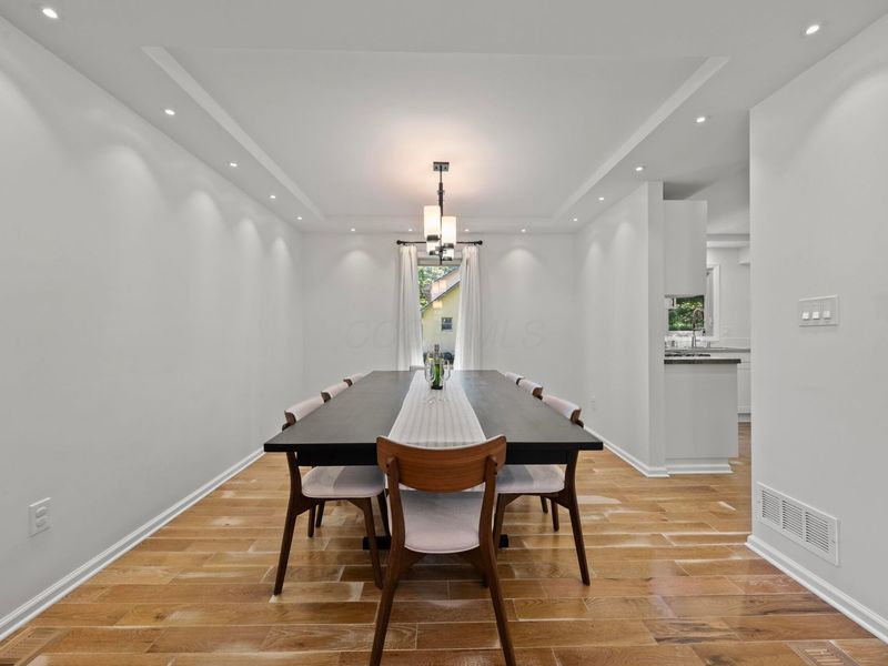 990 Venetian Way, Columbus, OH 43230 Photo 13