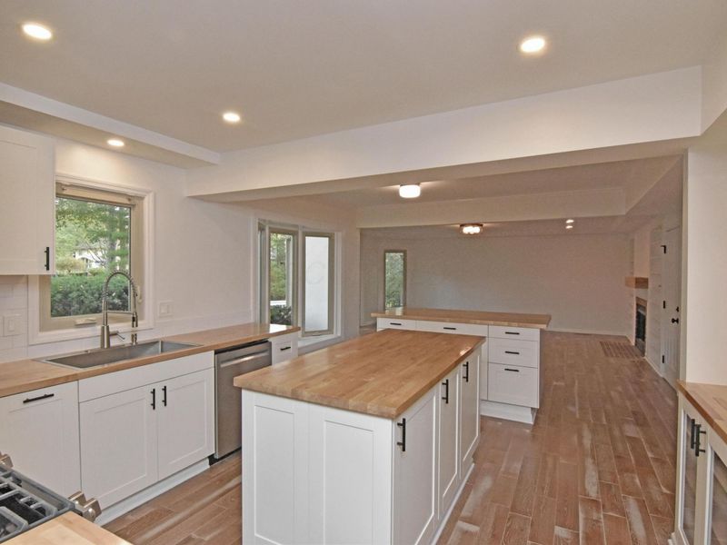 990 Venetian Way, Columbus, OH 43230 Photo 15