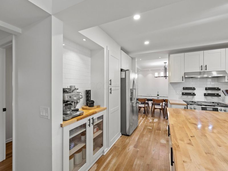 990 Venetian Way, Columbus, OH 43230 Photo 16